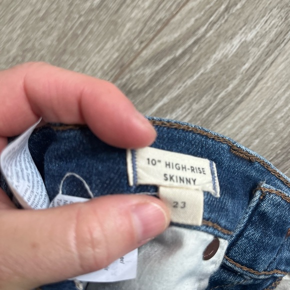 Madewell 10” High-Rise Skinny Jeans in Wendover Wash: TENCIL Denim - Picture 8 of 8